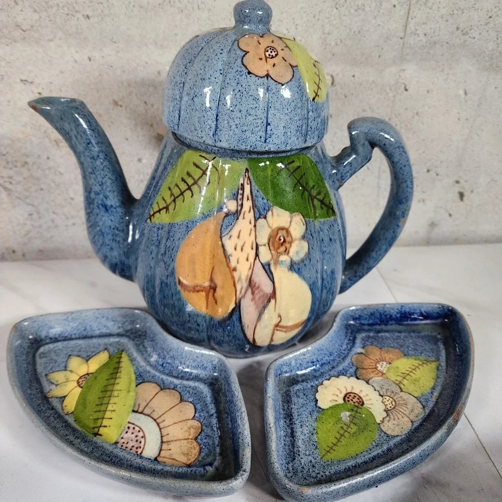 Vintage TLAQUEPAQUE Mexican COFFEE / TEA POT Art Deco‎ Magical Plates Set